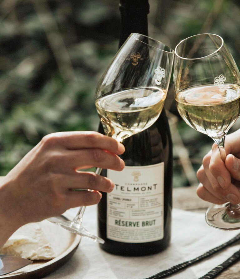 The Perfect Toast: ¡Celebra una Navidad inolvidable con Champagne Telmont!