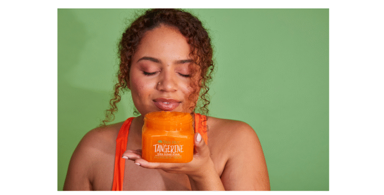 Consigue una piel lista para cualquier disfraz con Tree Hut: glowing skin en cada exfoliación