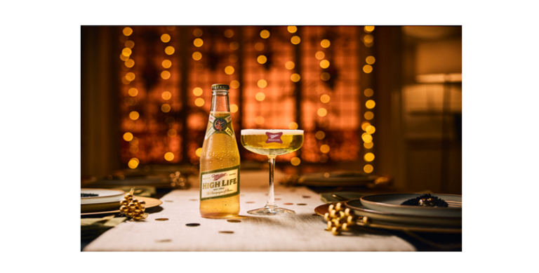 Miller High Life presenta The Golden Ritual : El deseo de año nuevo convertido en esferas hechas de cerveza