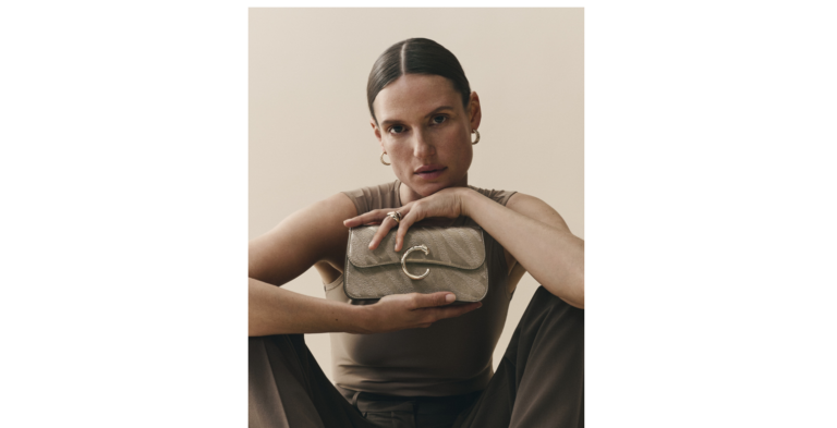 La elegancia felina hecha bolso